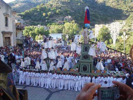 Festa della Vara a Fiumedinisi a Fiumedinisi
