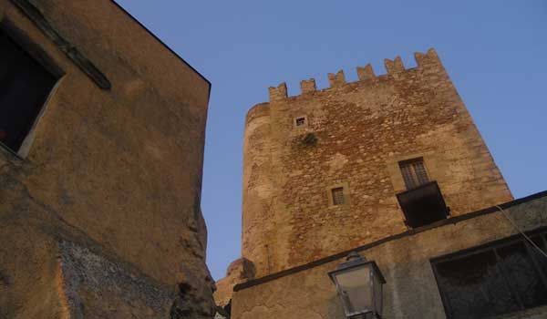 Festa della Madonna Addolorata Luminaria del Lacco a Brolo